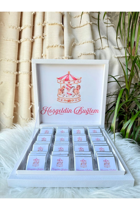 İsme Özel Atlıkarınca Modeli Kız Bebek Çikolatası 48 Adet  (Doğum, Doğum Günü, Mevlit Hediyelik)