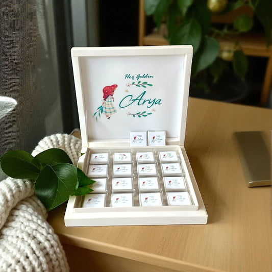 İsme Özel Yaprak Desenli Kız Bebek Çikolatası 48 Adet (Doğum, Mevlit, Doğum Günü)